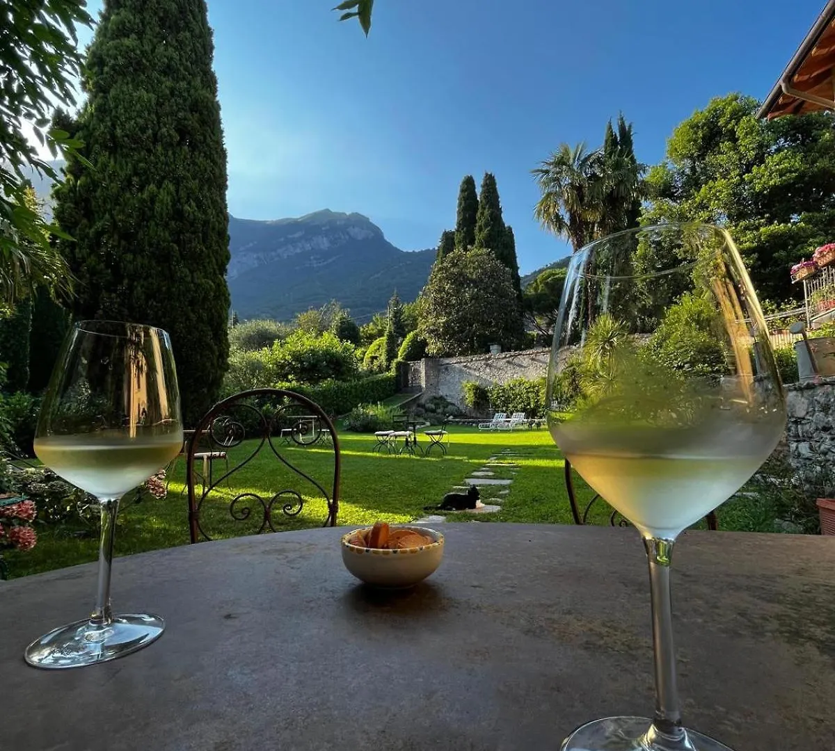 Casa Lumaca Bed & Breakfast Tremezzo 0*,  Italy